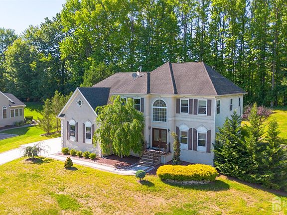 2nd image of 20 Forest Ln