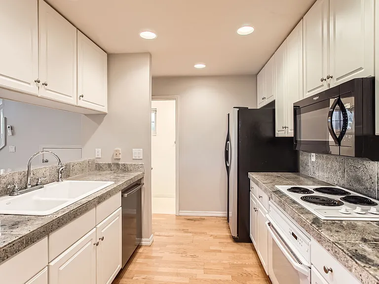9603 NW Miller Hill Dr — Photo 16