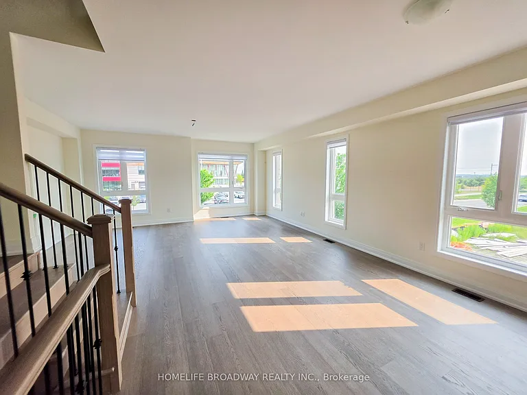 51 Mumbai Dr — Photo 8