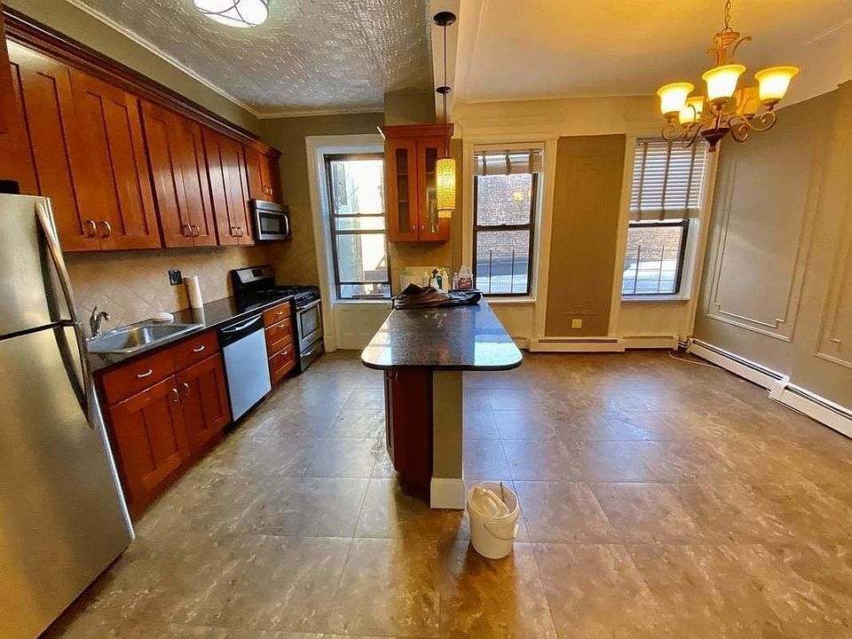 1st image of 463 12th St #1