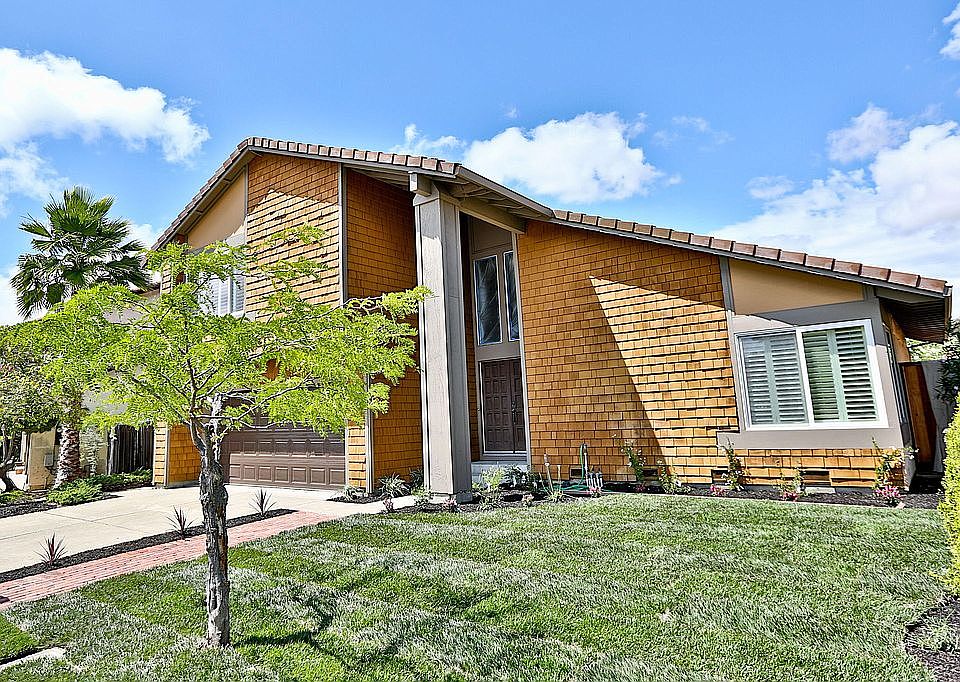 2nd image of 1223 Pinecrest Dr