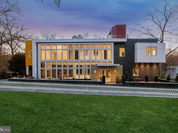 6304 Old Dominion Dr, Mc Lean, VA 22101