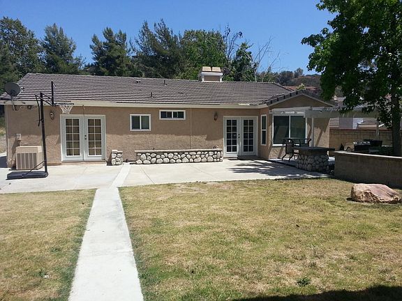 Share back yard. This is the view looking at the back of front house