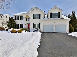 41 River Highlands Dr, Milford, CT 06461