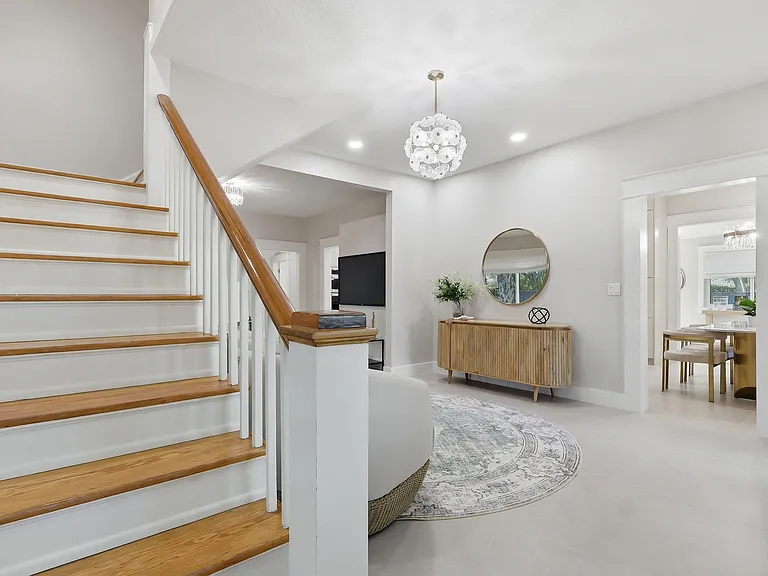 1611 Hyde Park St — Photo 20