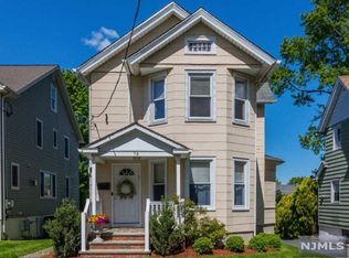 16 Maple Ave, Waldwick, NJ 07463