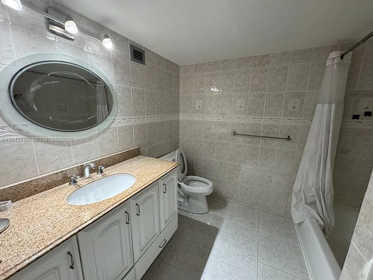 800 Parkview Dr #1018 — Photo 17