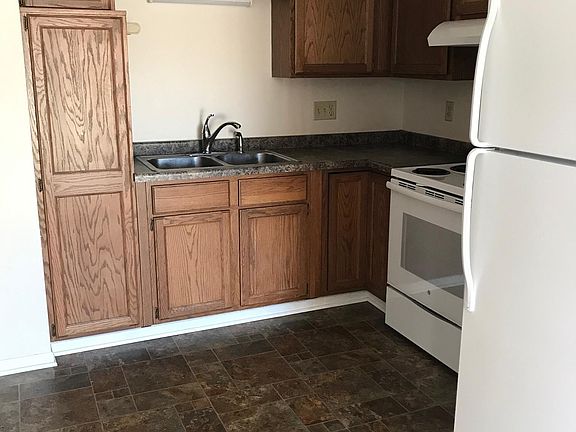 4th image of 902 College Ave #B