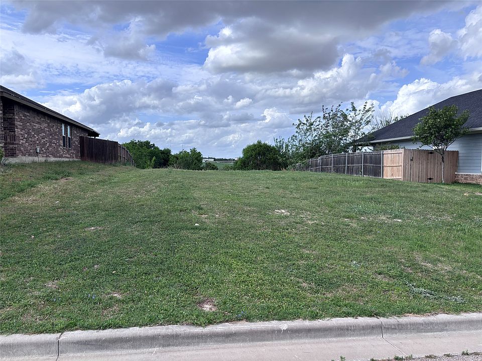 1st image of 444 Paso Fino St