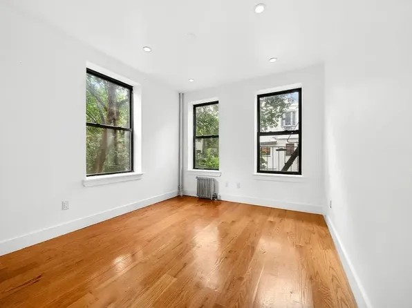 684 Riverside Drive image 3 of 6