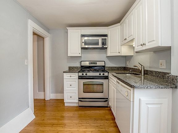4th image of 4 Spruce St Unit 4
