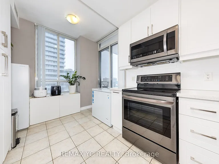 28 Byng Ave #802 — Photo 10
