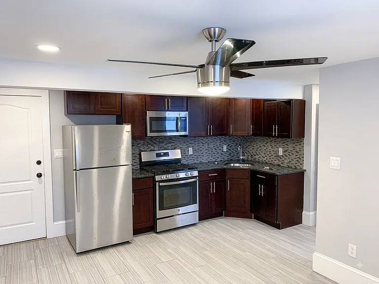 530 King St #A7 — Photo 2