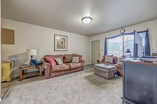 261 N 400 E Photo 1