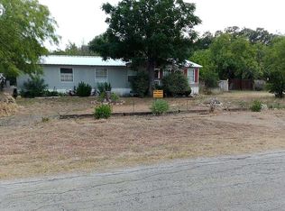315 County Road 6753, Devine, TX 78016