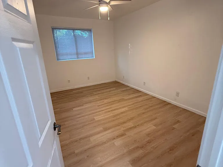 904 Ridge Dr — Photo 12