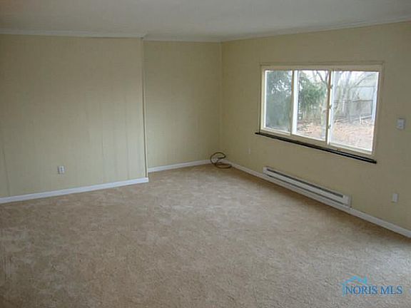5th image of 1121 Village Trail Dr