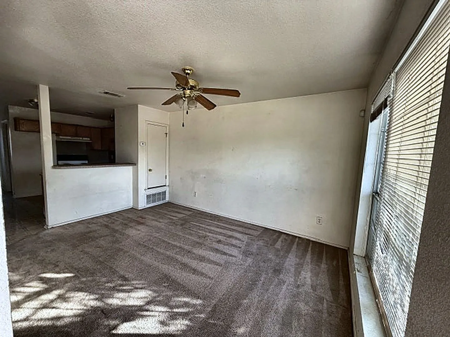 4302 Mattie — Photo 2
