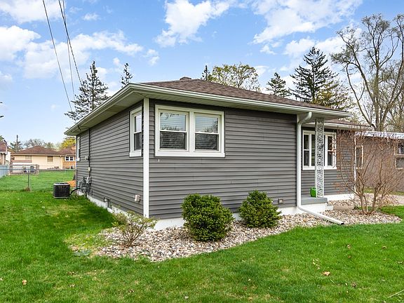 4th image of 620 Westfield St