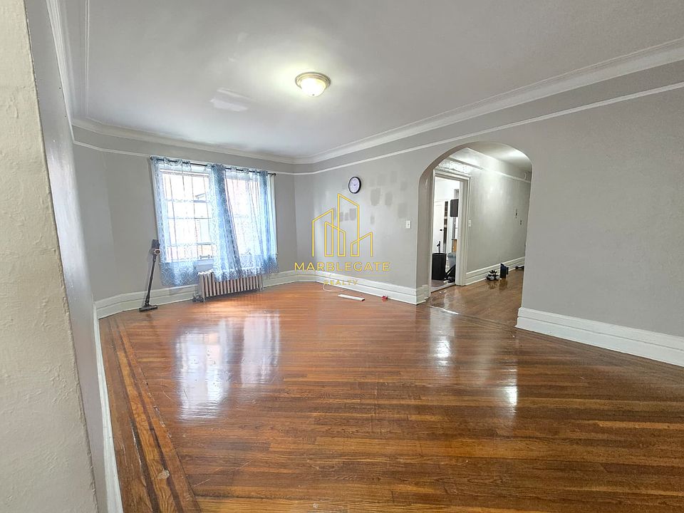 1st image of 110-112 Lincoln St #204