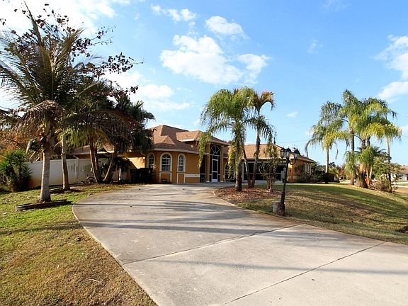 2nd image of 3410 SE Hart Circle