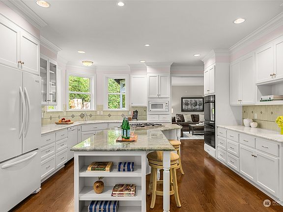 4th image of 1552 248th Avenue SE