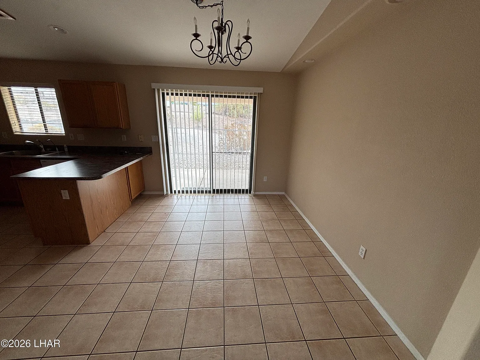 3 bed, 2.0 bath, 1301 sqft, $1,600 — Photo 4