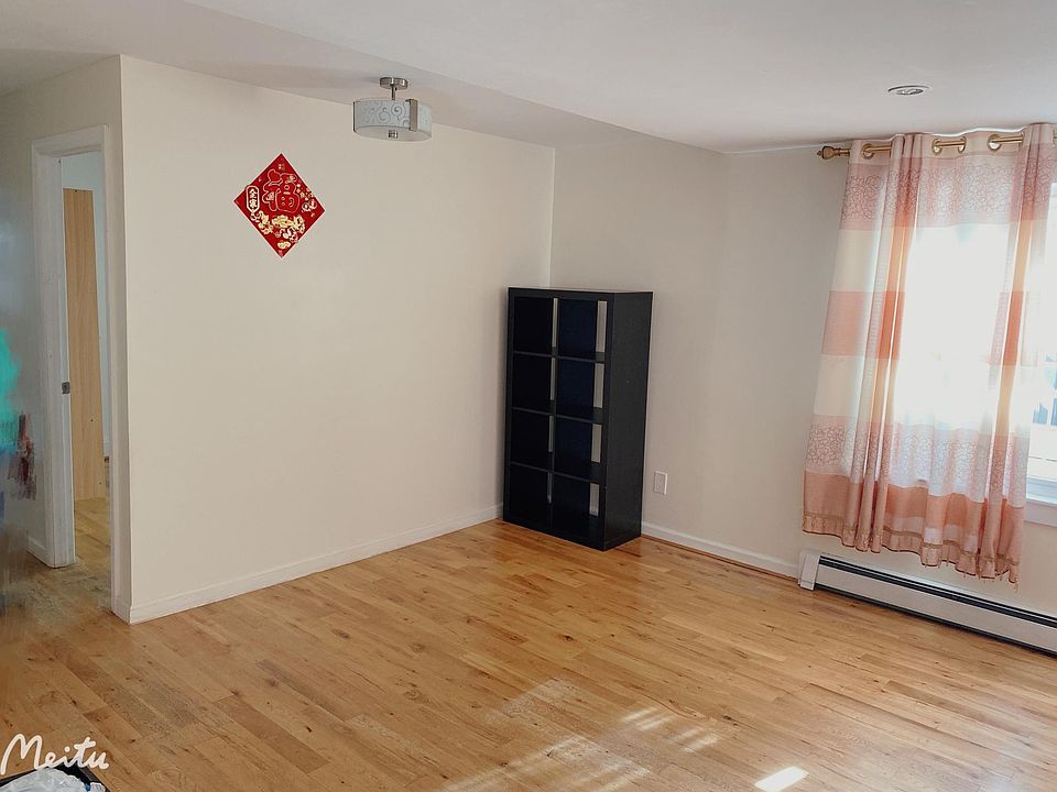 1st image of 16014 79th Ave #1