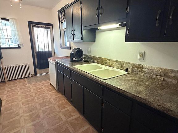 3rd image of 1009 W Arch St
