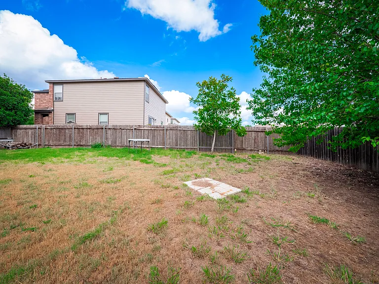 141 Clover Cv — Photo 39