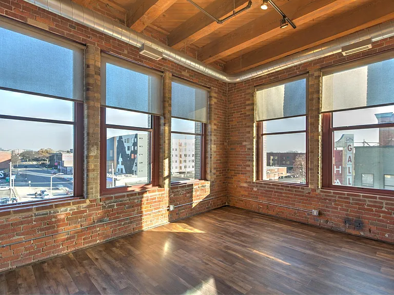 150 E Main St #403 — Photo 18