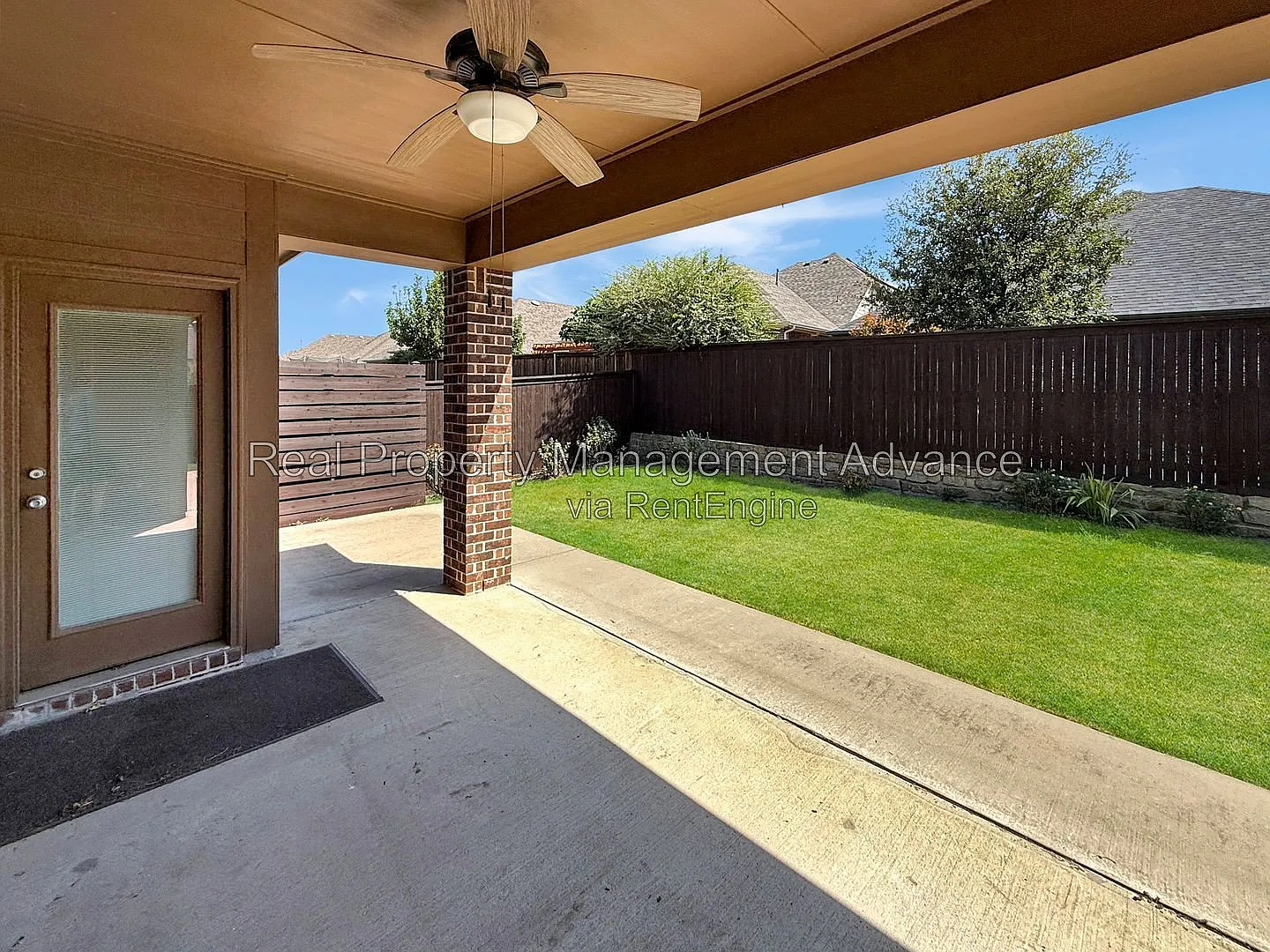 4 bed, 2.0 bath, 2212 sqft, $2,650 — Photo 4