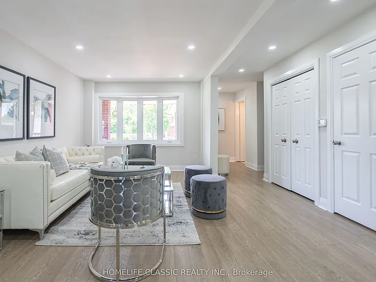 32 Rosenfeld Dr — Photo 7