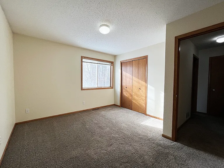 171 W Lind St — Photo 4