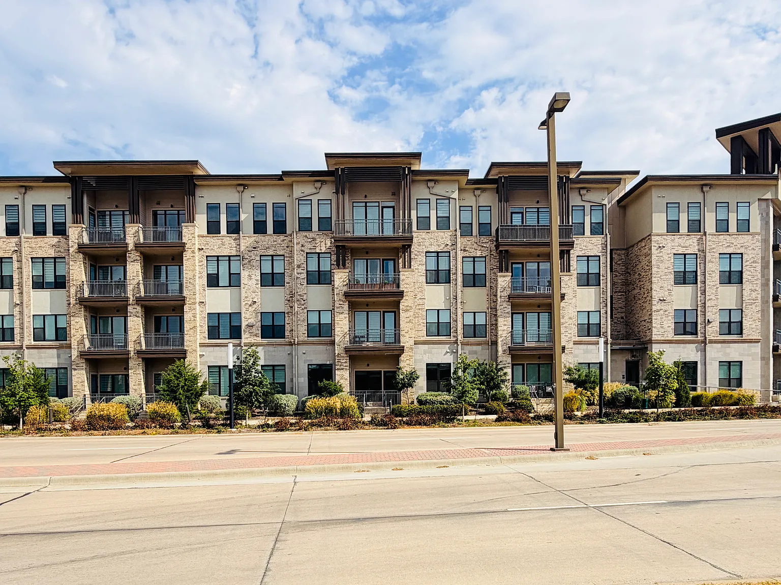 2 bed, 1151 sqft, $2,099 — Photo 2