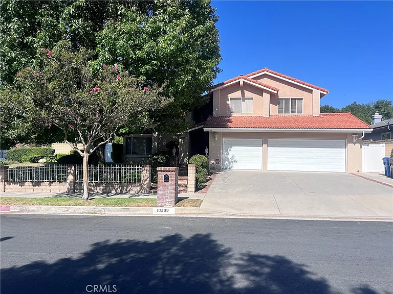 10209 Oakdale Ave — Photo 1