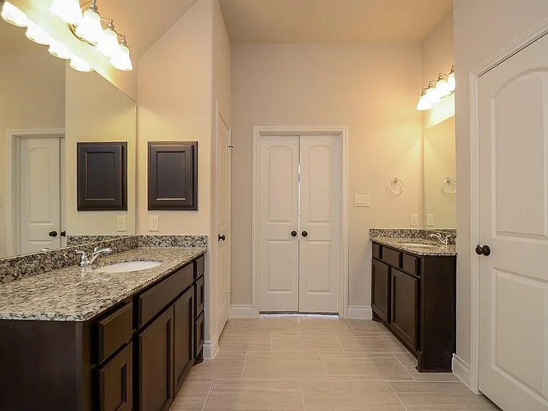 1326 Watercrest Park Ln — Photo 18
