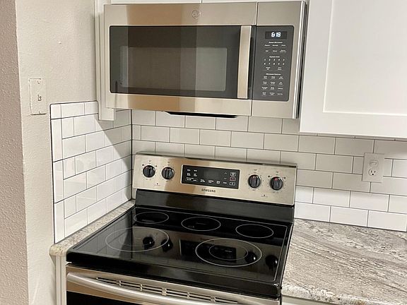 3rd image of 404 SW Wall Ter #102