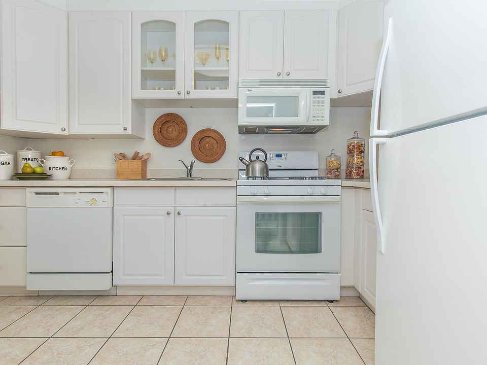 Palms- 2 bed, 1.5 bath Kitchen