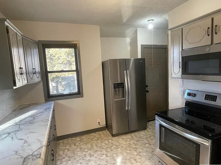 2586 Titus Ave — Photo 18