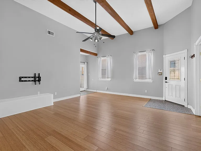 9715 Larnaca Rd NE — Photo 5