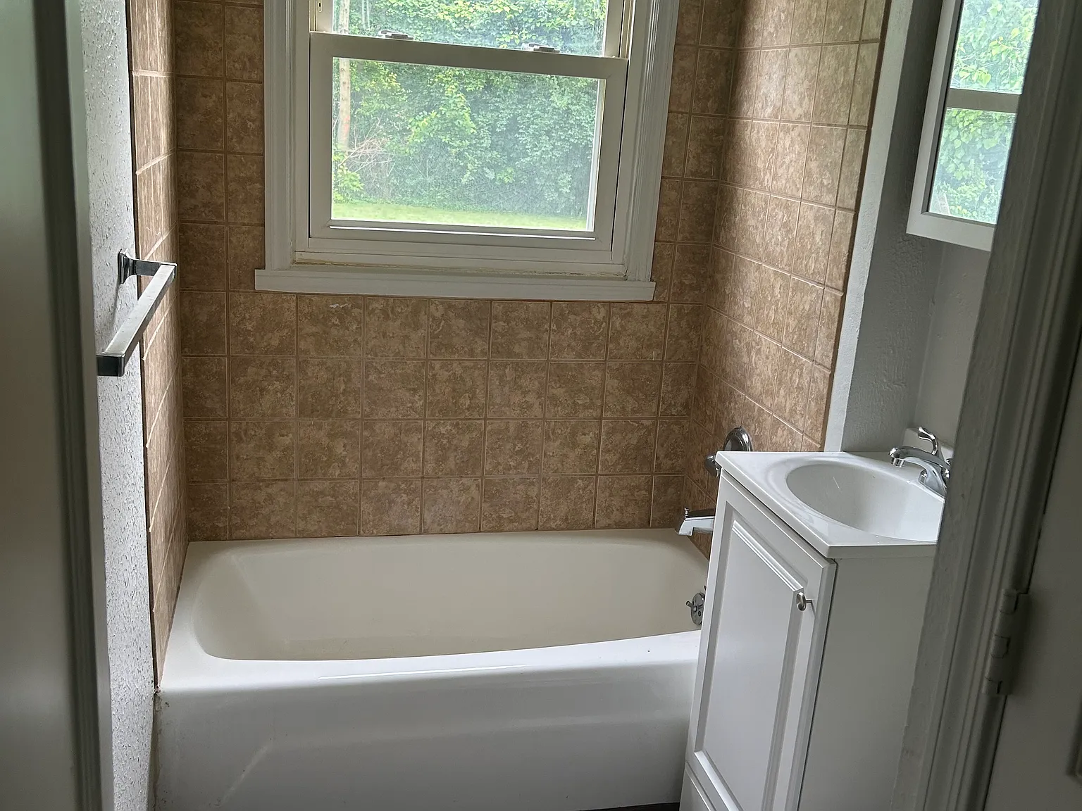 2 bed, 672 sqft, $1,000 — Photo 2
