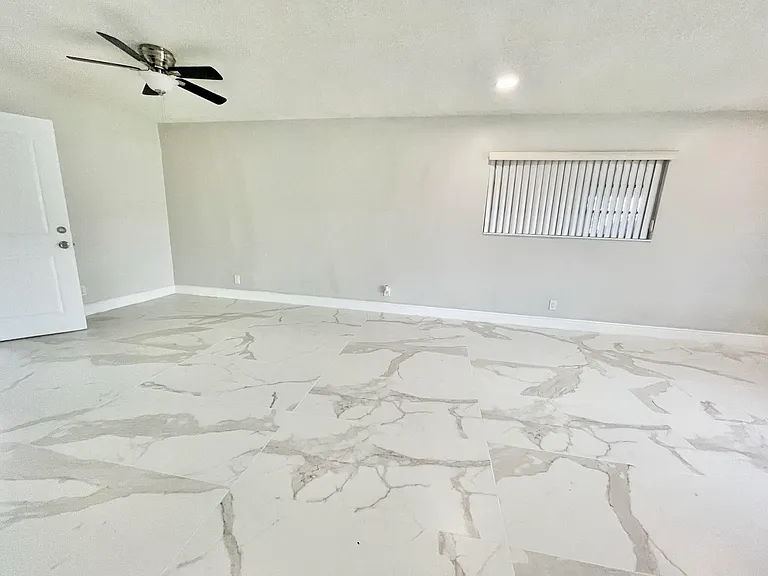 5630 Hollywood Blvd — Photo 17
