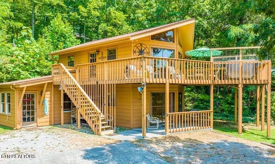 1st image of 2033 Luzerne Dr