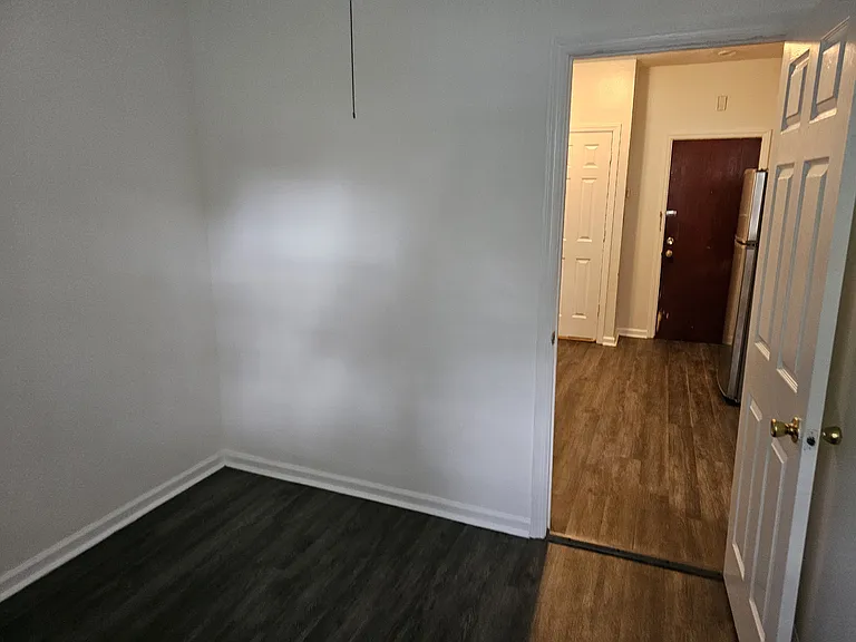 31 Parker Ave #1R — Photo 3