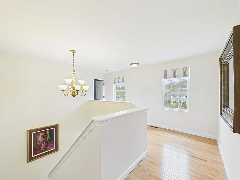 23 Beechwood Hollow St — Photo 20