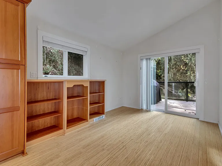 1058 California Ln SW — Photo 24