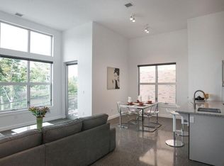 285 Eastern Pkwy #35, Farmingdale, NY 11735