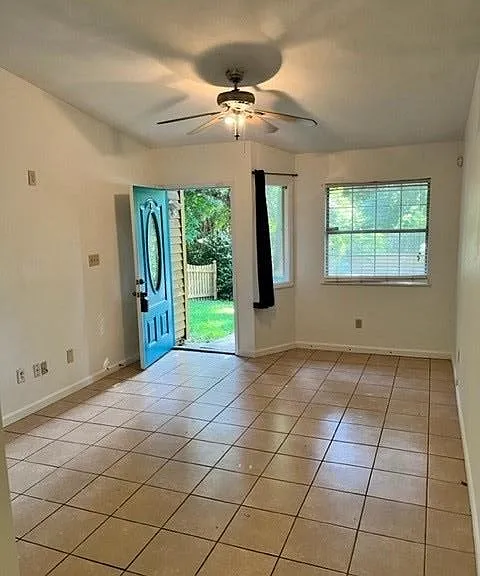1083 Sutor Rd — Photo 3