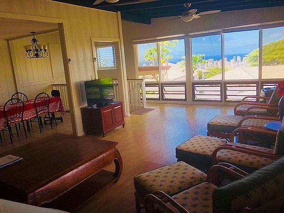 Living room, gorgeous view.